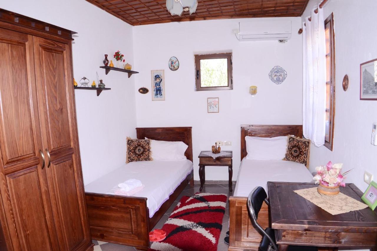 Guesthouse Alvaro Kadiu Berat Exterior photo