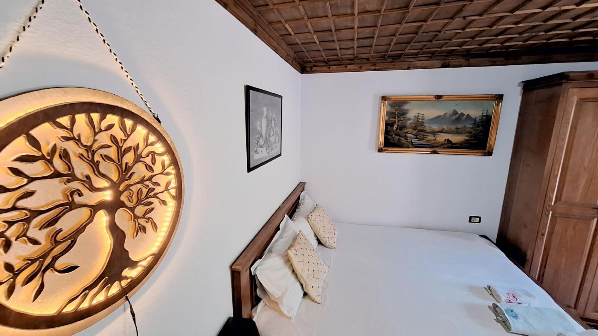 Guesthouse Alvaro Kadiu Berat Exterior photo