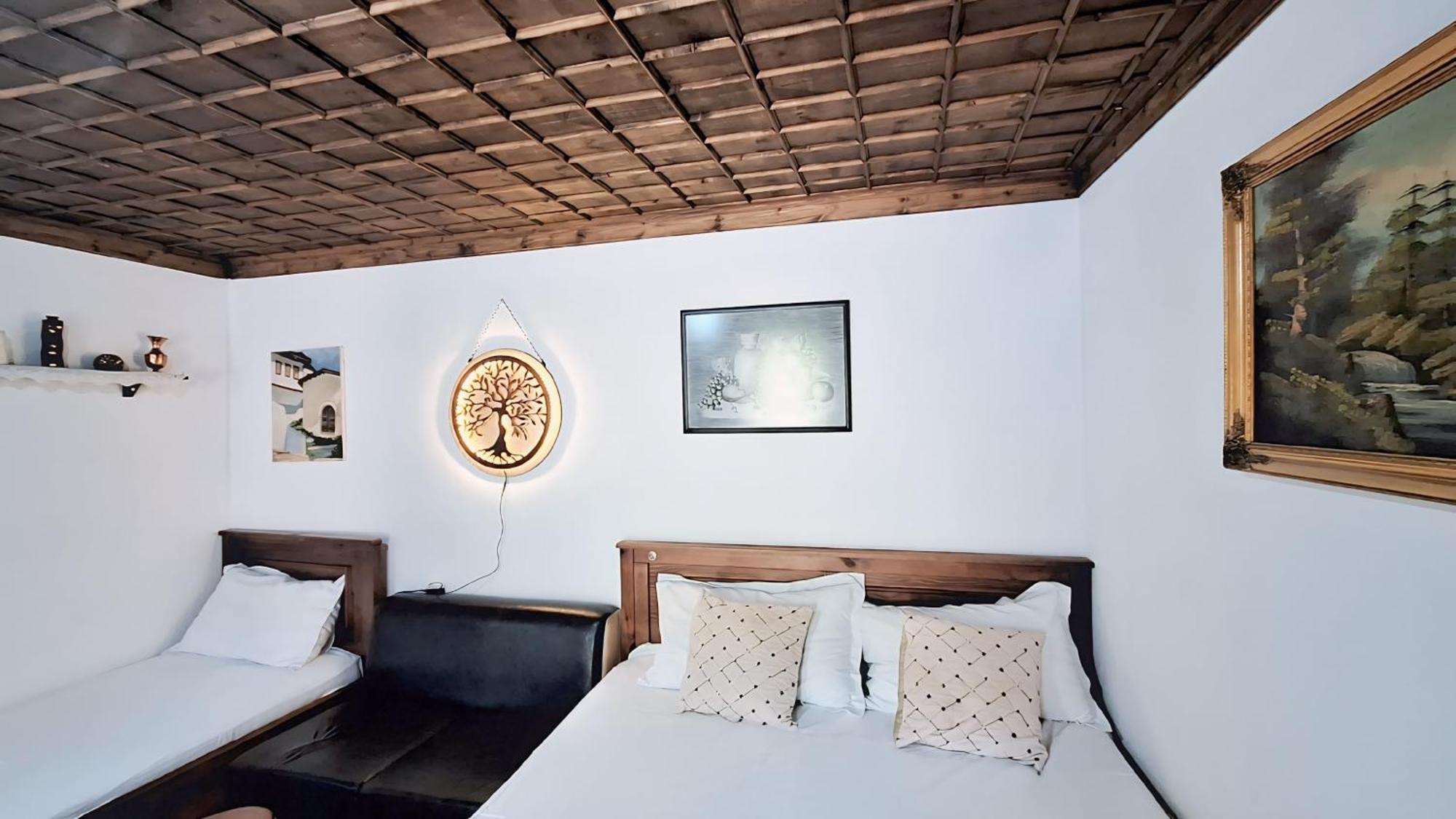 Guesthouse Alvaro Kadiu Berat Exterior photo