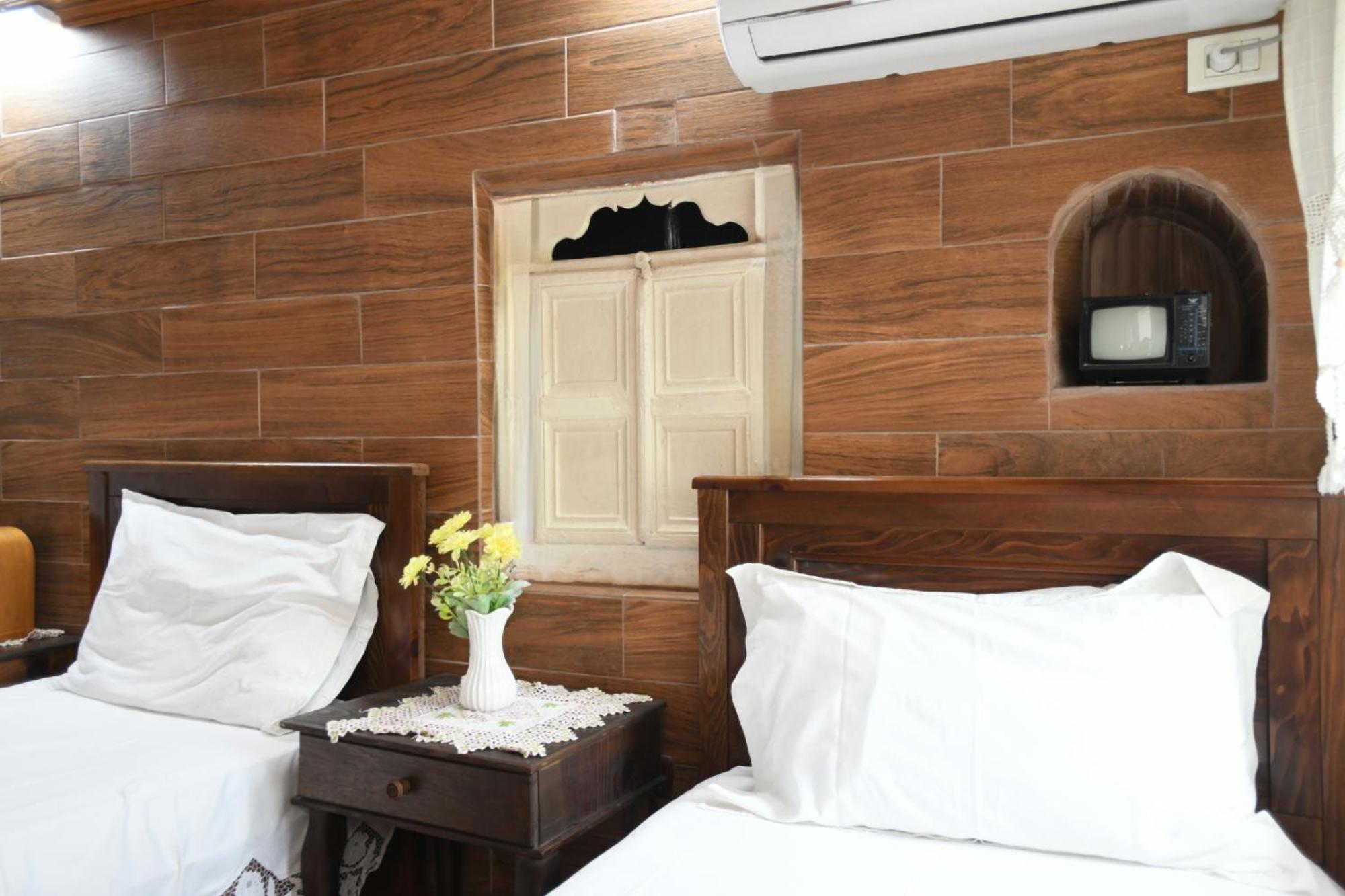Guesthouse Alvaro Kadiu Berat Exterior photo
