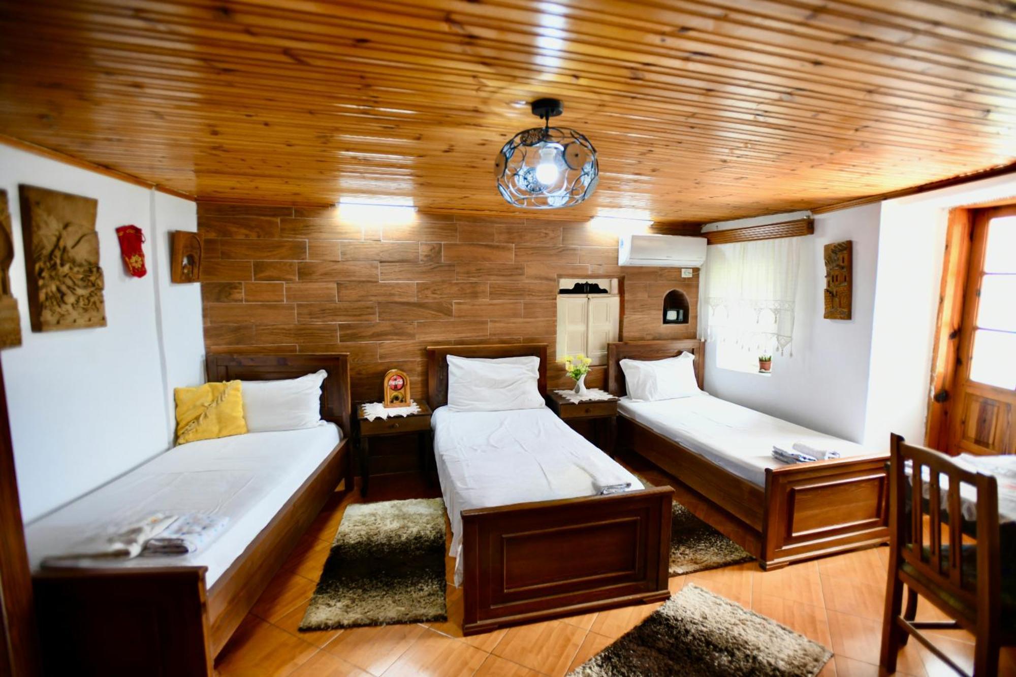Guesthouse Alvaro Kadiu Berat Room photo