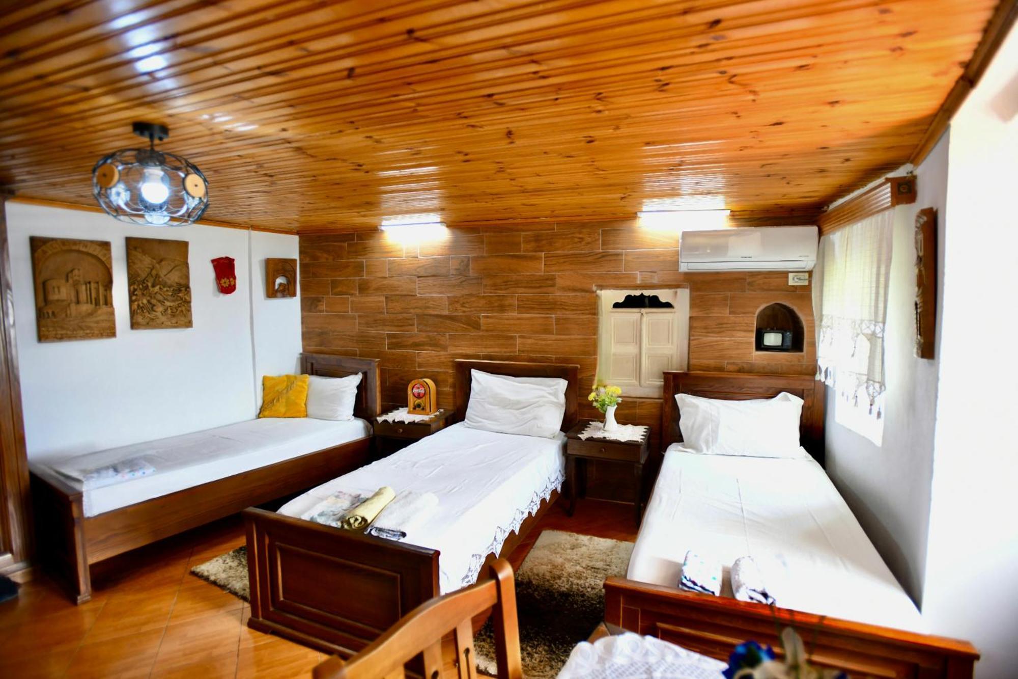 Guesthouse Alvaro Kadiu Berat Room photo